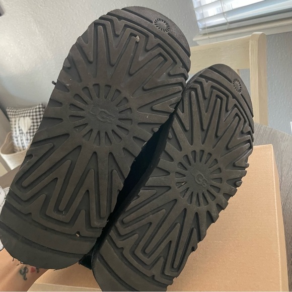 UGG Neumel Boot lined in upcycled UGGplush Size 8 Color Black - Picture 6 of 13